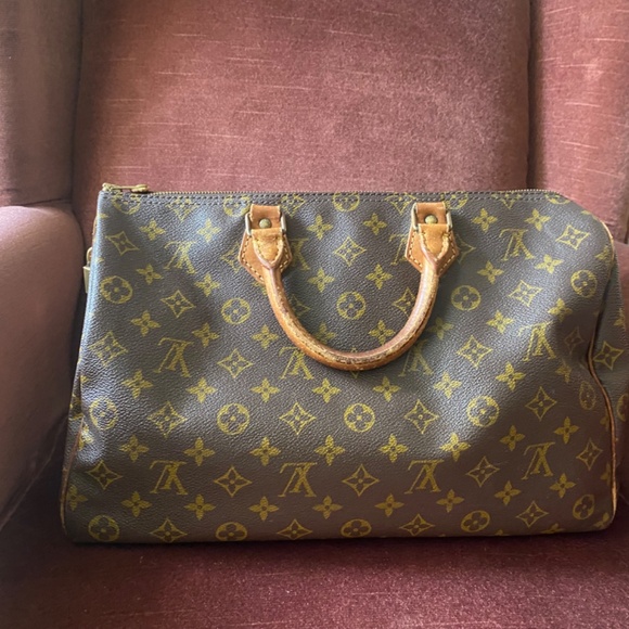 Authentic Louis Vuitton Speedy Bag - Picture 2 of 12
